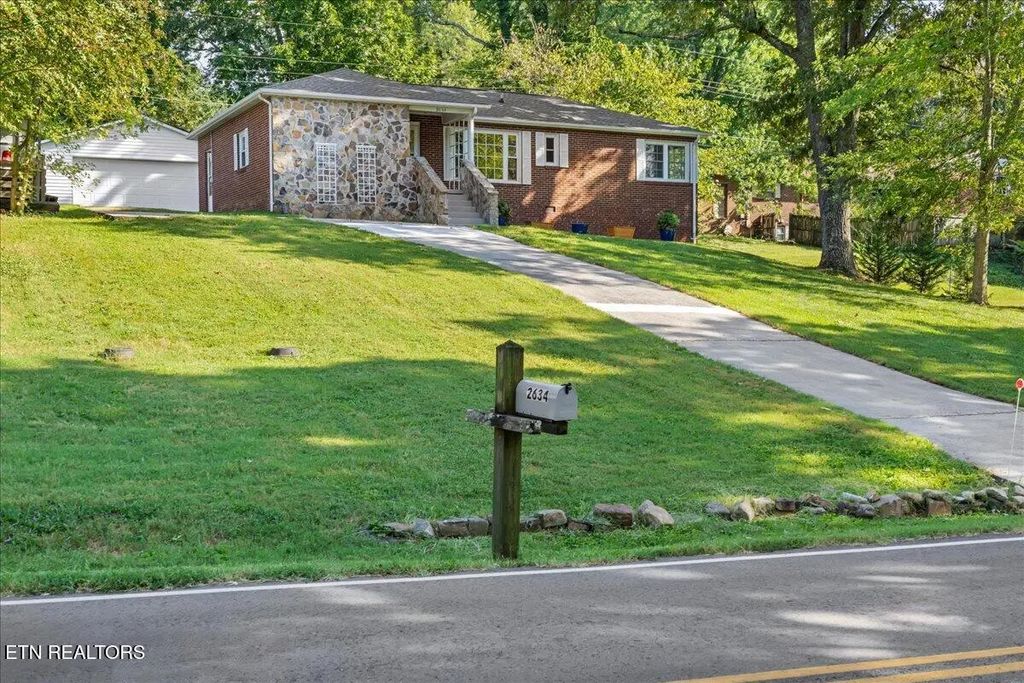 2634 May Ave, Maryville