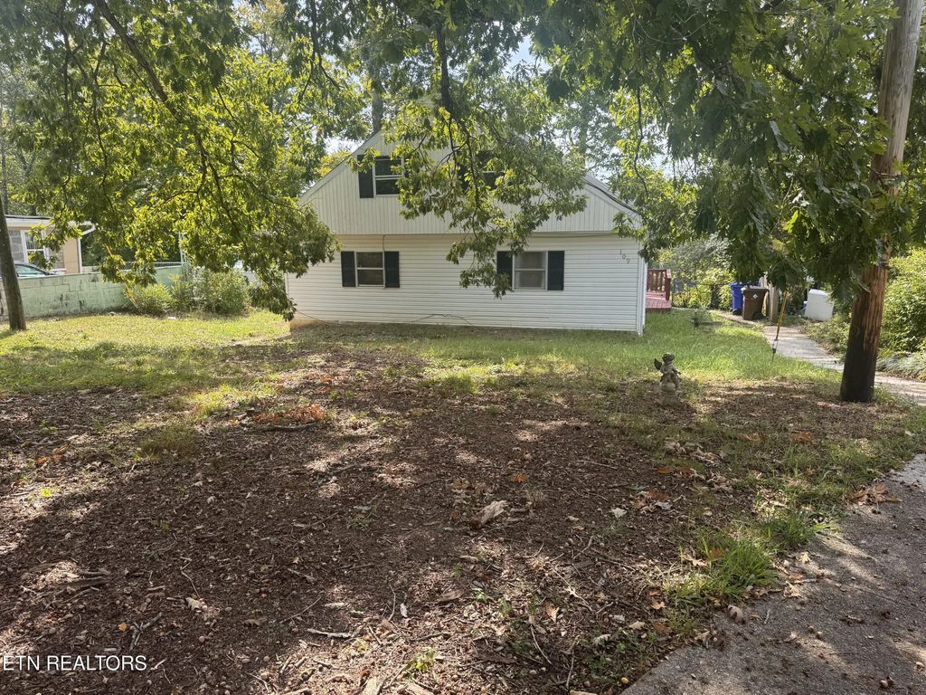109 Niagara Lane, Oak Ridge