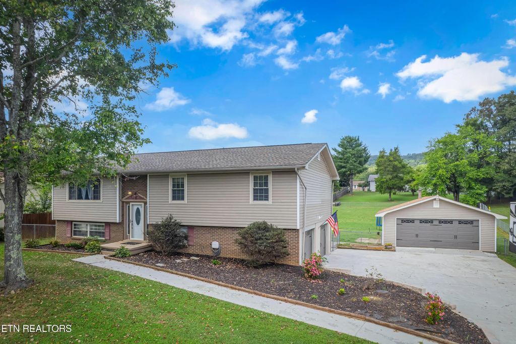 616 Pimlico Drive, Seymour