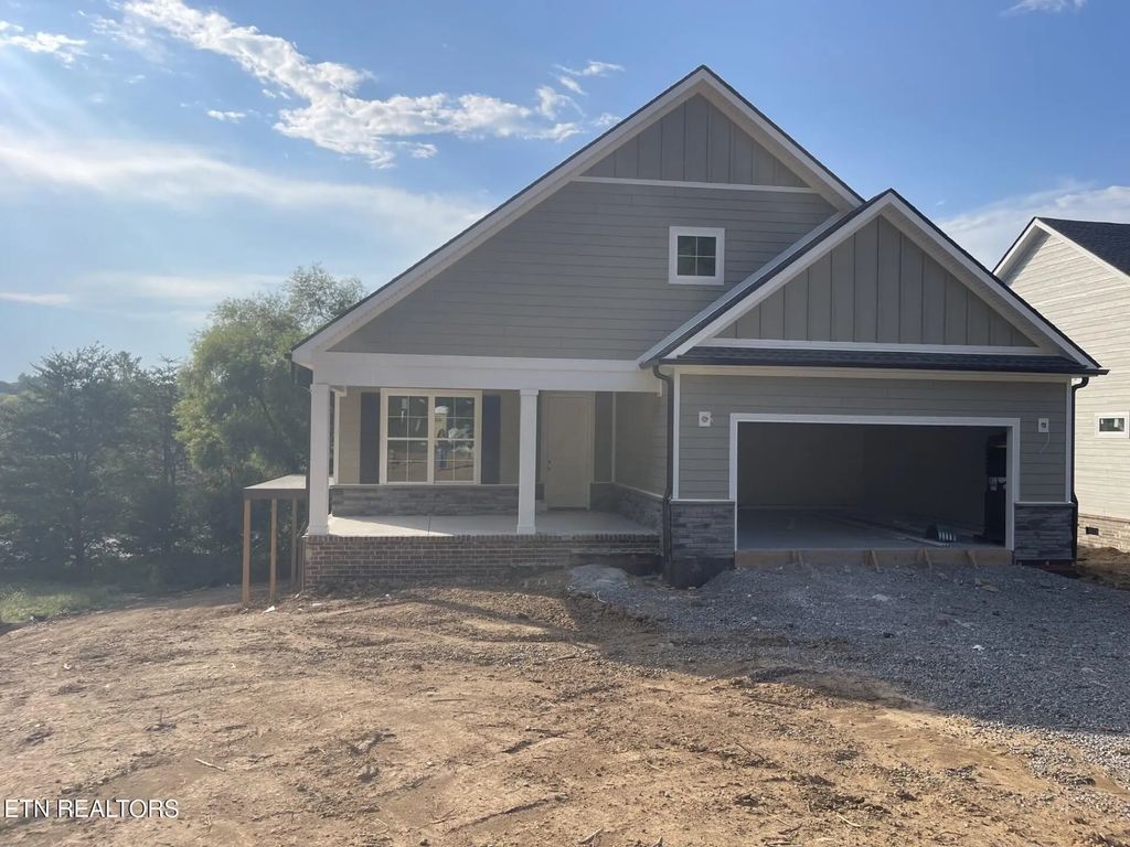 164 Cherry Blossom Court, Lenoir City