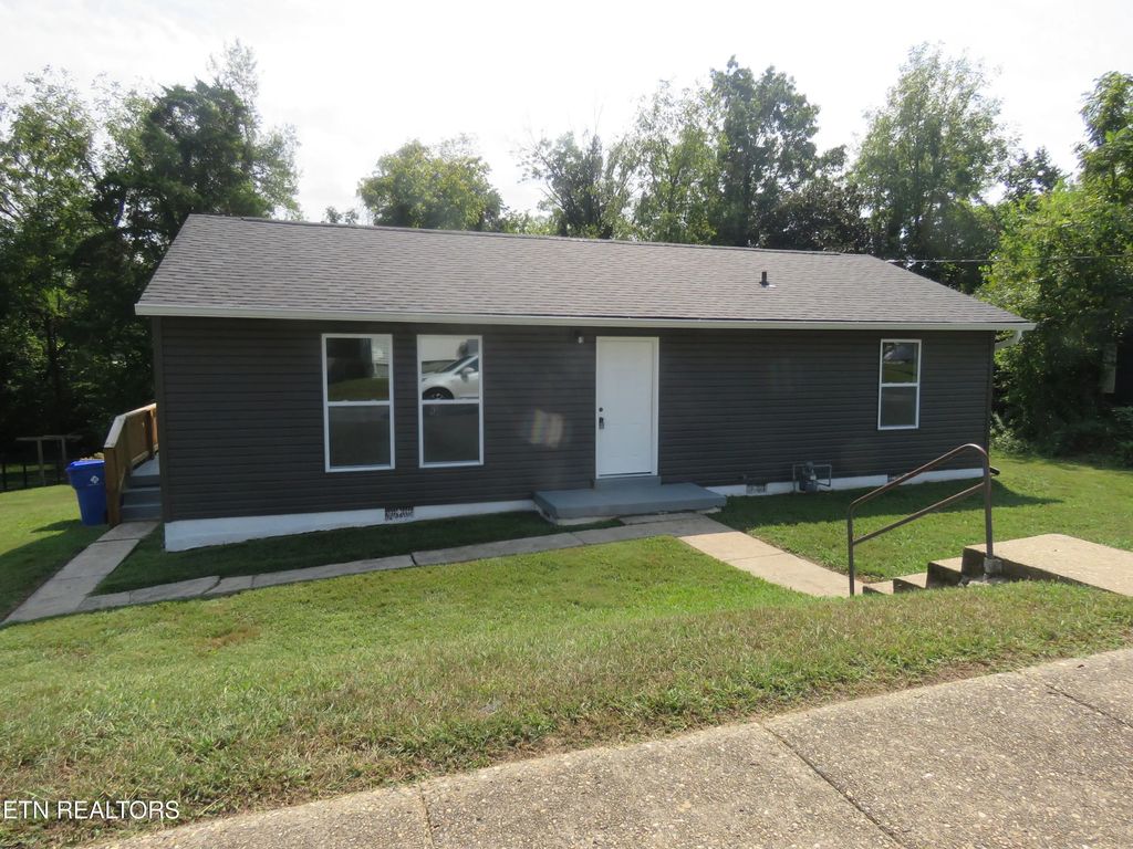 108 E Arrowwood Rd, Oak Ridge