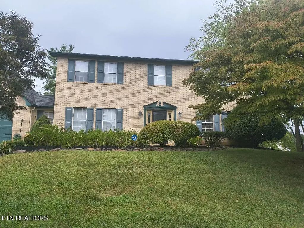 1012 Cross Meadow Rd, Knoxville