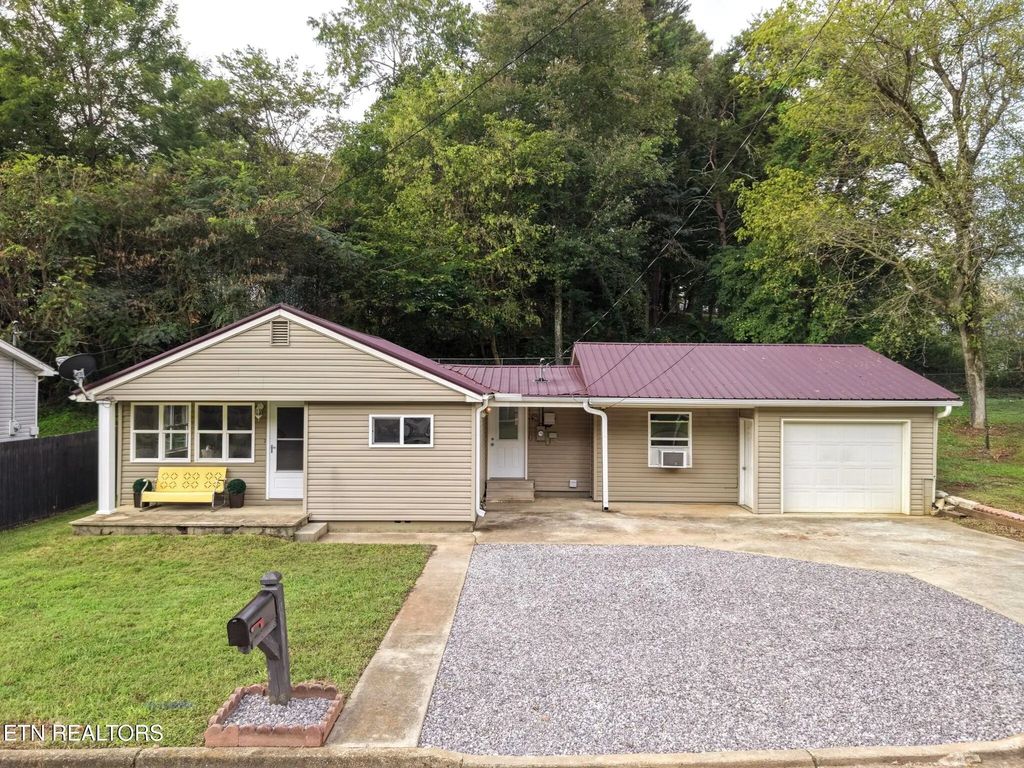402 N G St, Lenoir City