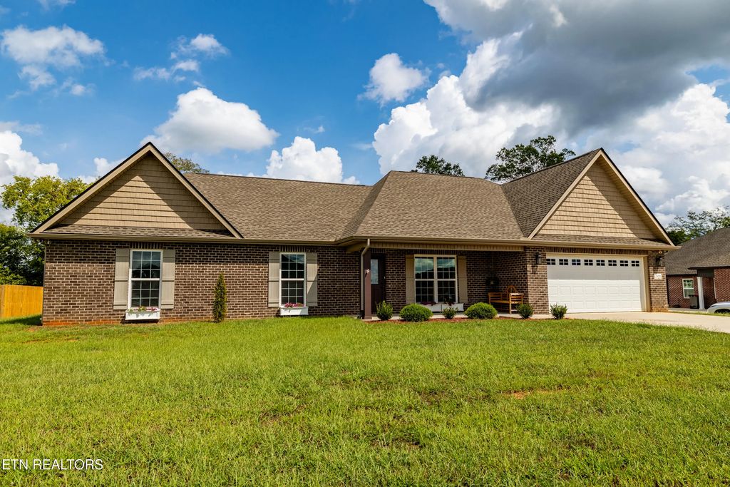 1920 Griffitts Mill Circle, Maryville