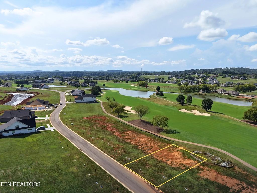 1025 Black Bear Circle, Loudon