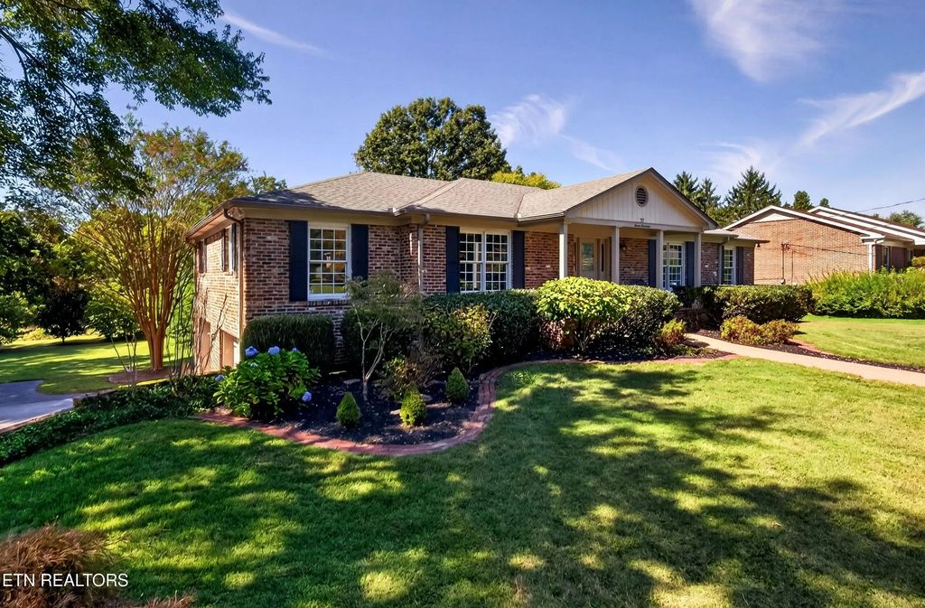 717 Kempton Rd, Knoxville