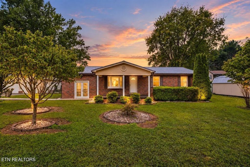 219 W Bowman Circle, LaFollette