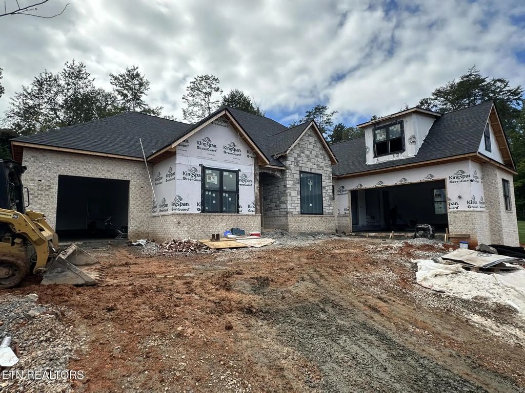 228 Seminole Circle, Loudon