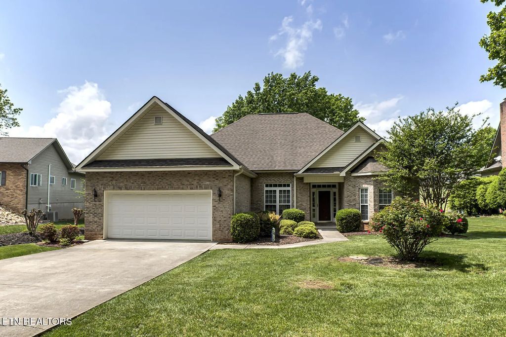 304 Tigitsi Way, Loudon