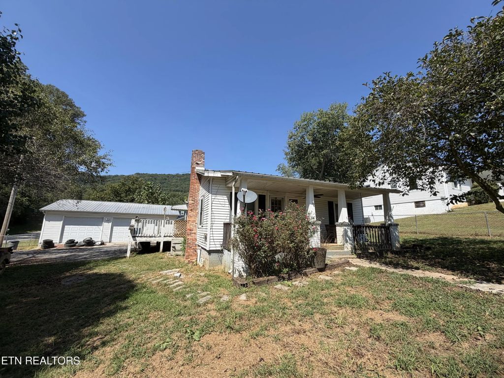 1116 W Walden St, LaFollette