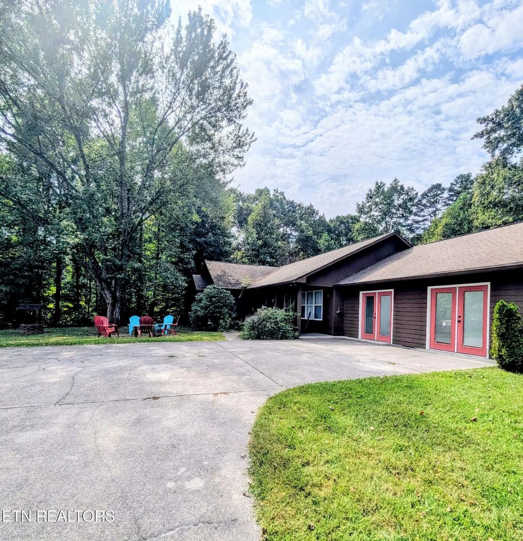3240 W Laurelwood Ave, Sevierville