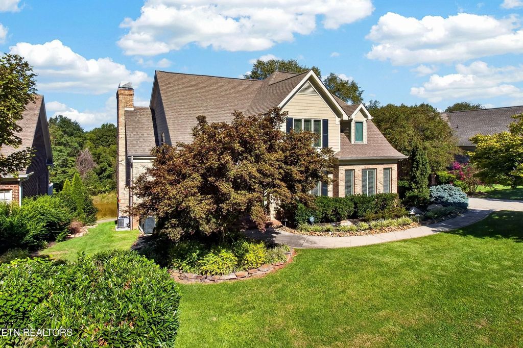 9048 Legends Lake Lane, Knoxville