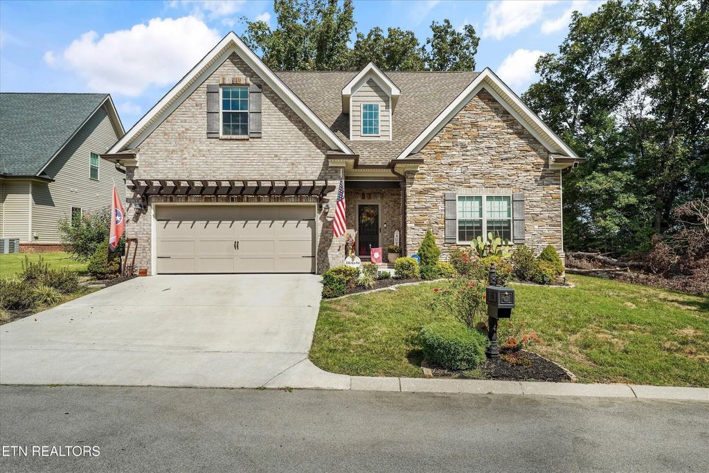 102 Chalmette Way, Lenoir City