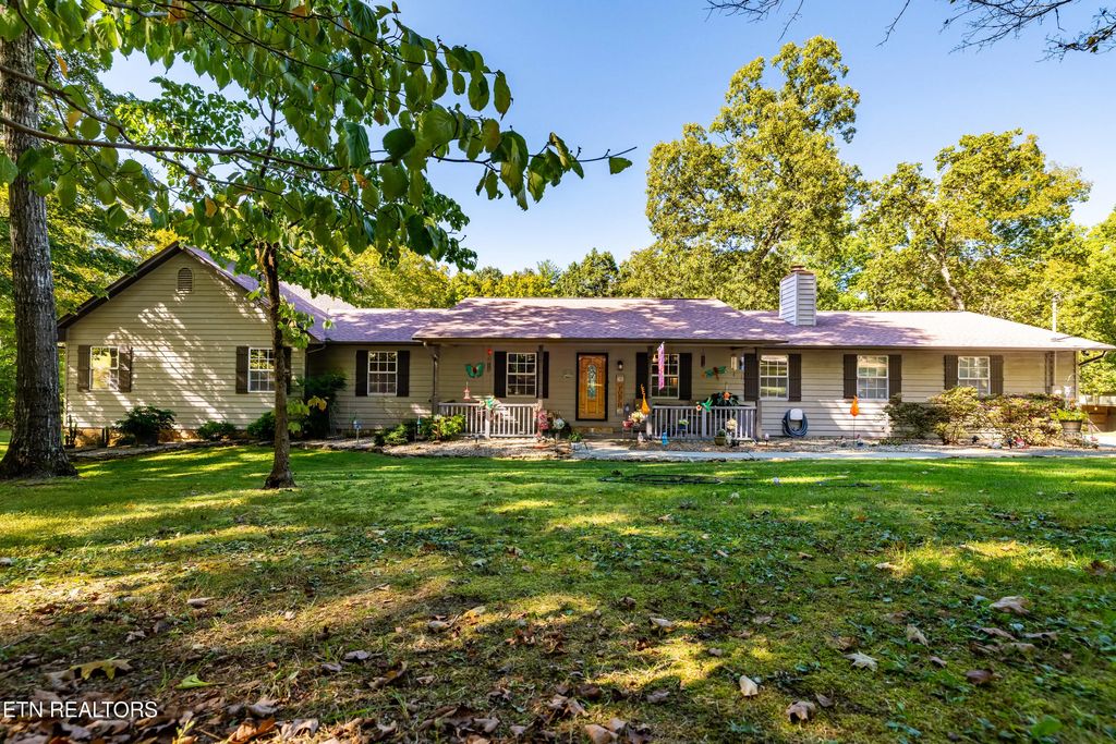 1845 Tree Tops Lane, Seymour