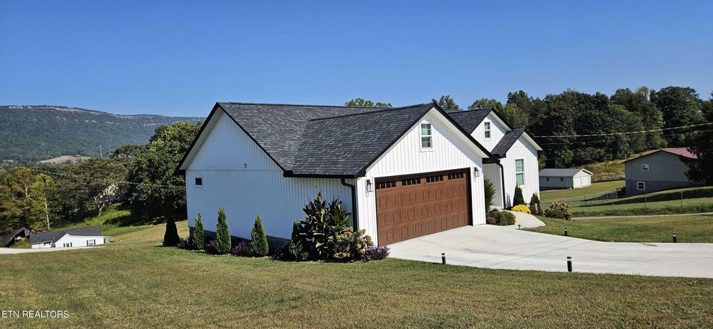 214 Morton Rd, LaFollette