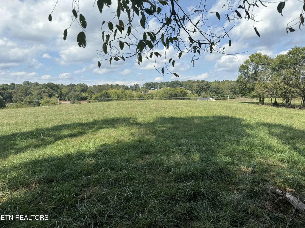 21558 Martel Rd, Lenoir City