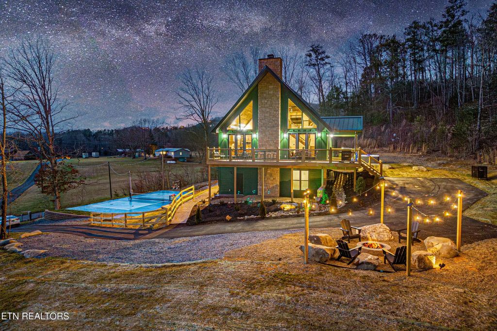 2773 Clabo Rd, Sevierville