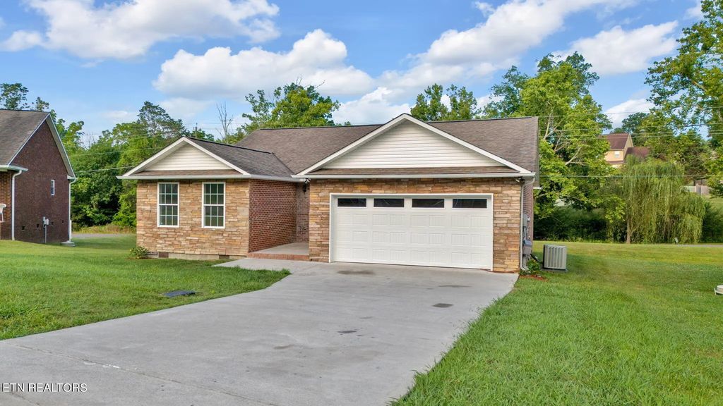334 Joshua Landing Court, Seymour