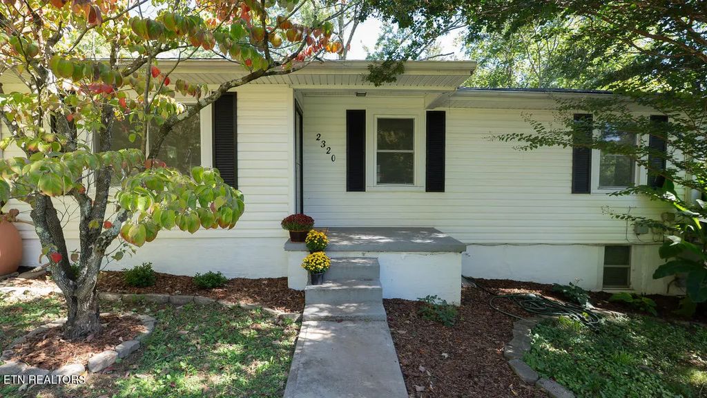 2320 Ault Rd, Knoxville