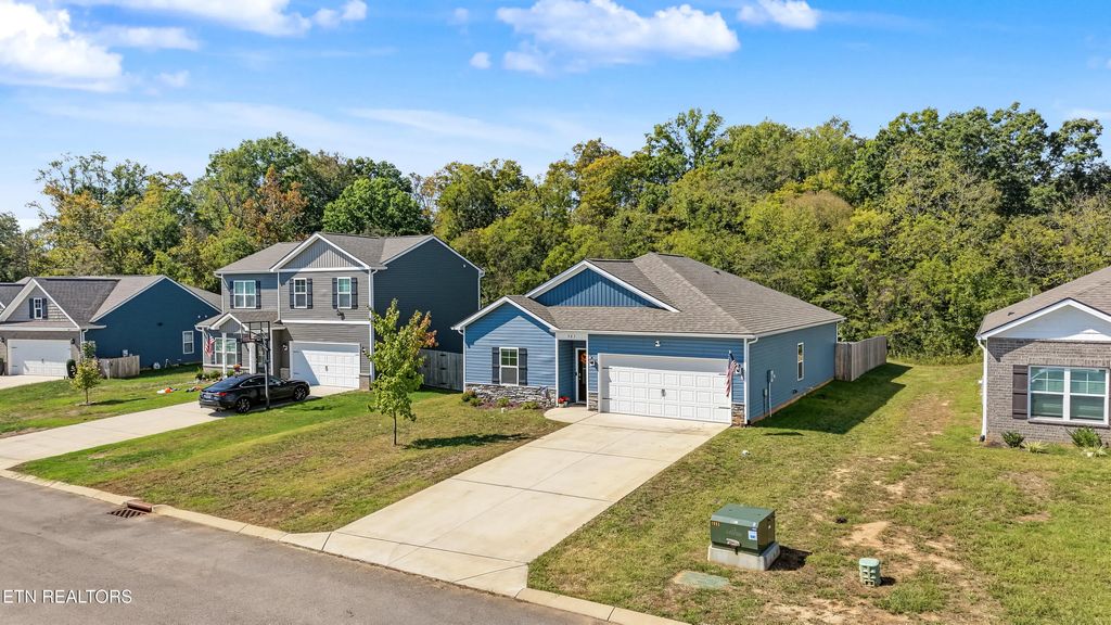 521 Heritage Crossing Drive, Maryville
