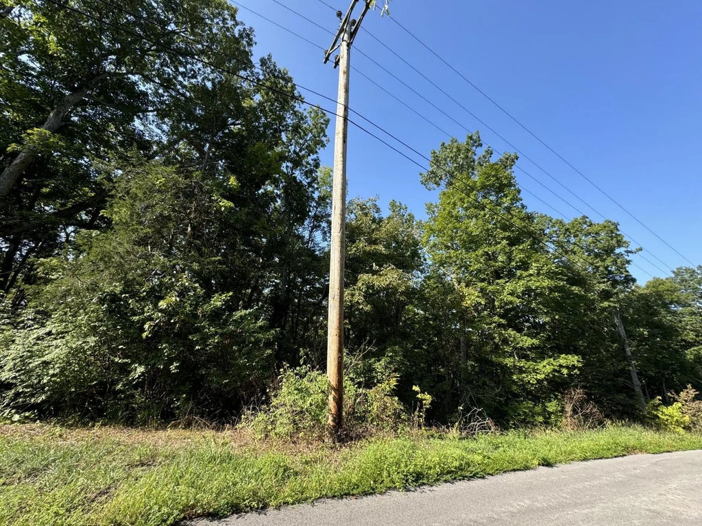 2405 Lillards Ferry Road, Versailles