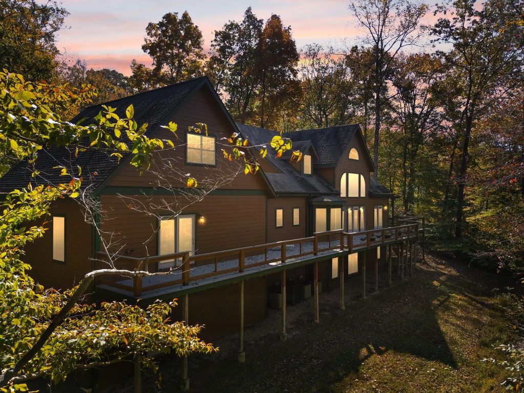 270 Wondering Woods Drive, Somerset