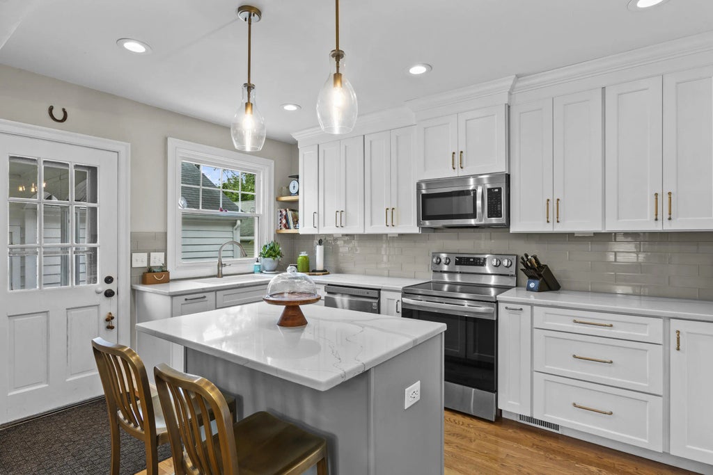 990 Cooper Drive, Lexington