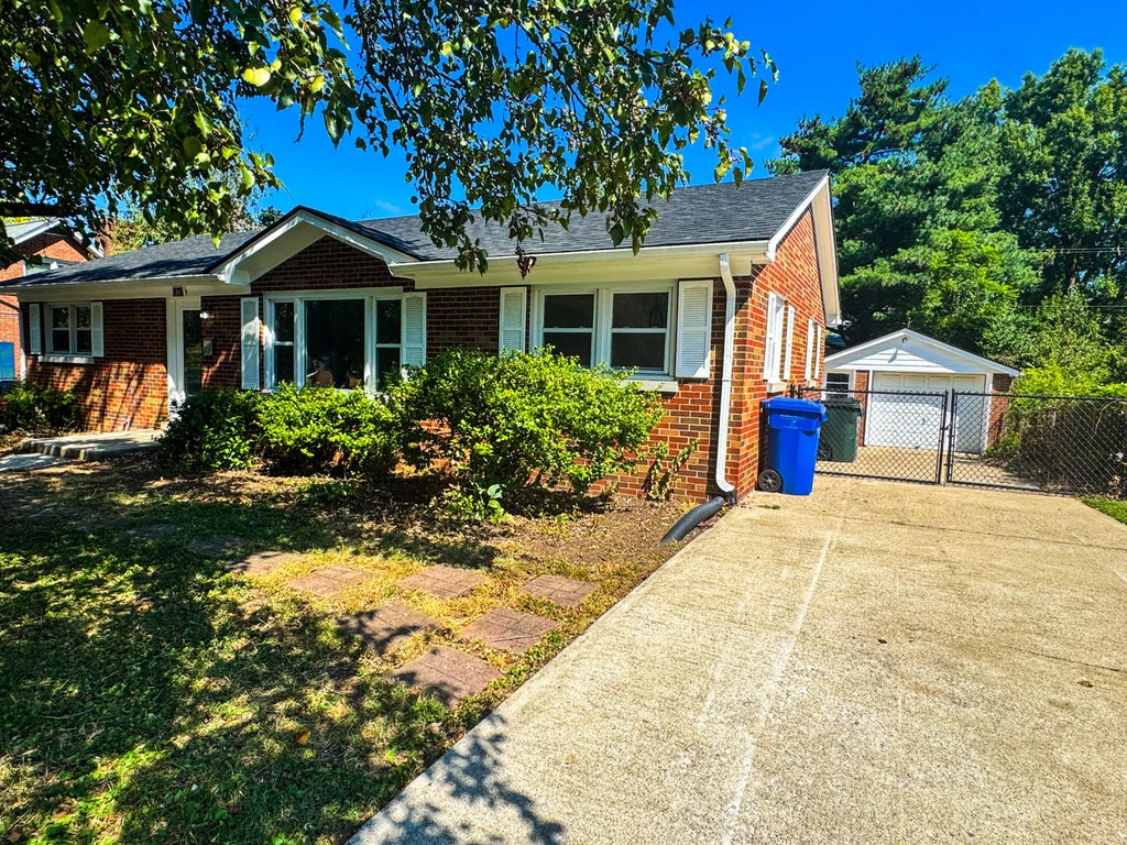 1913 Seven Pines Drive, Lexington