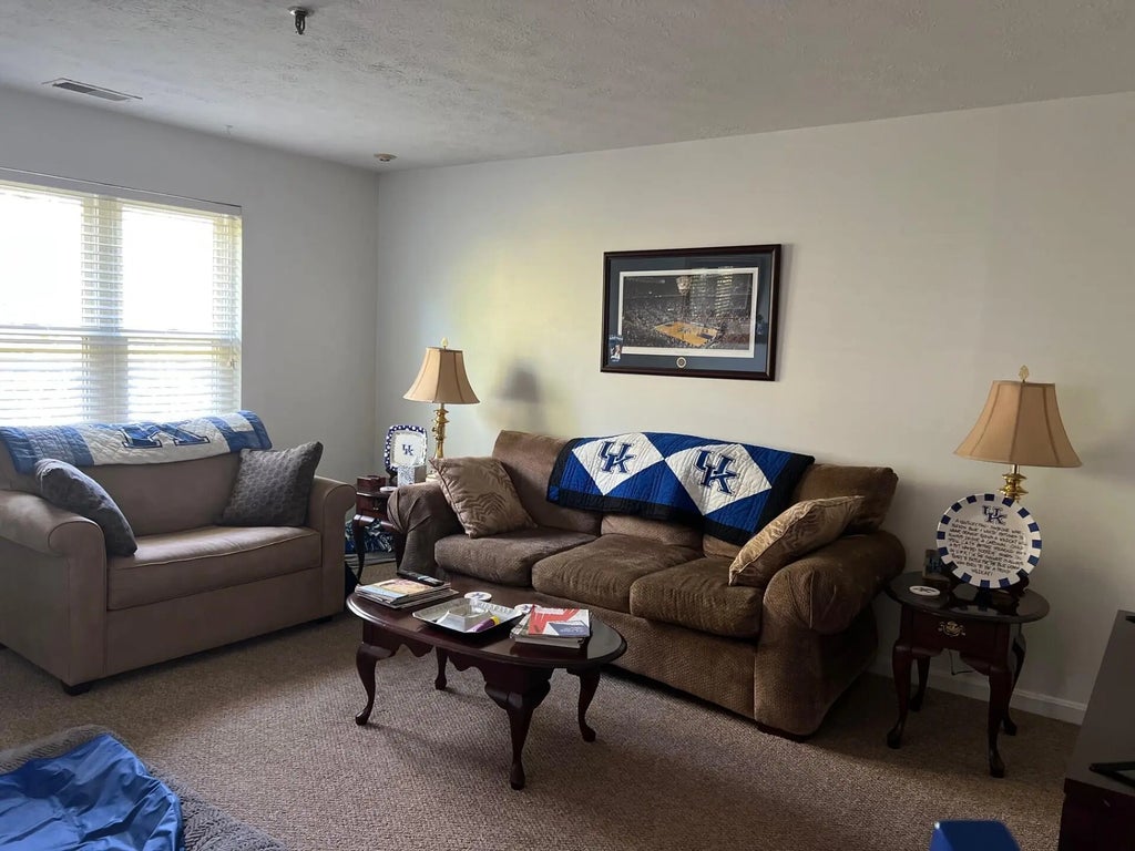 421 Redding Road 72, Lexington