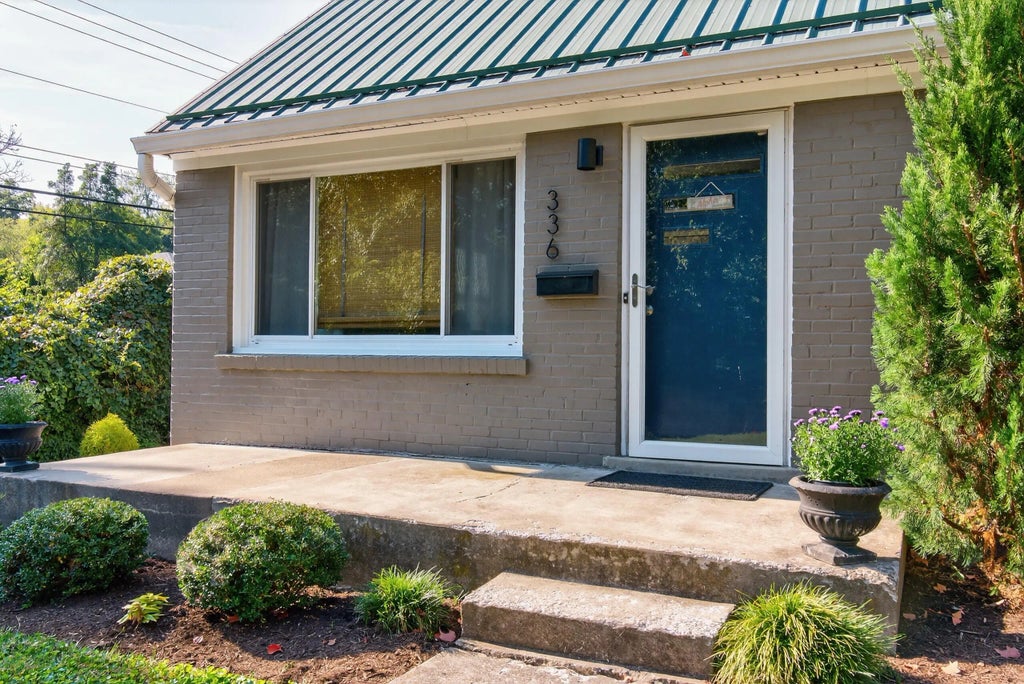 336 E Lowry Lane, Lexington