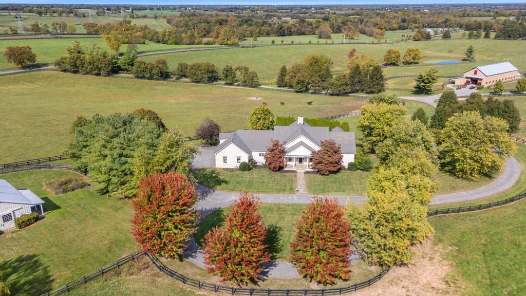 1564 Paynes Depot Road, Versailles