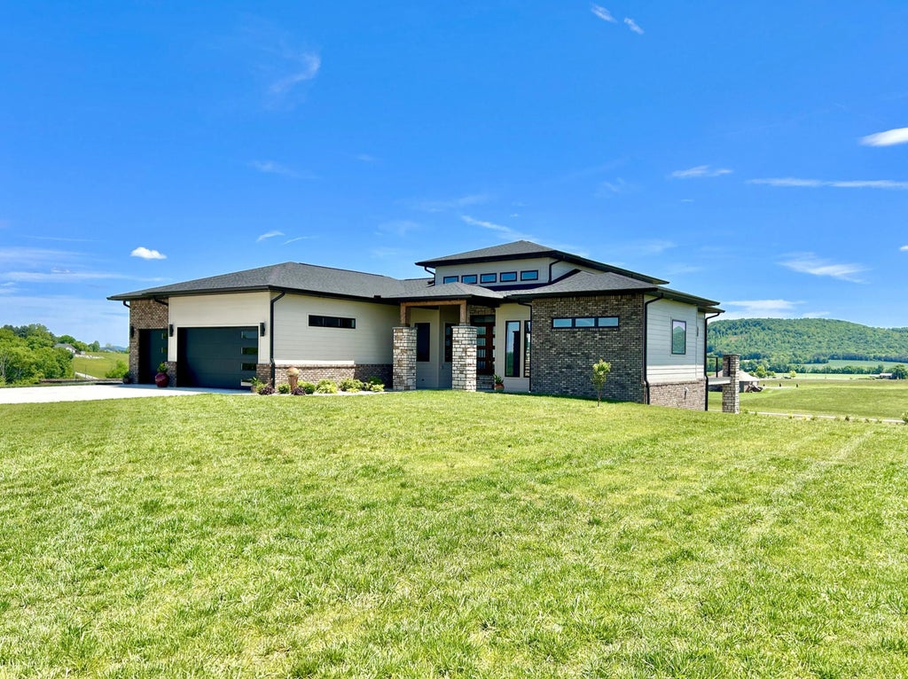 800 Red Fox Ridge, Monticello