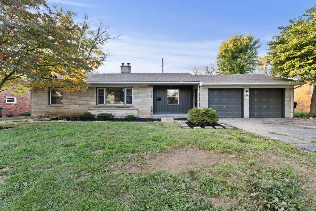 1032 Algonquin Trail, Frankfort