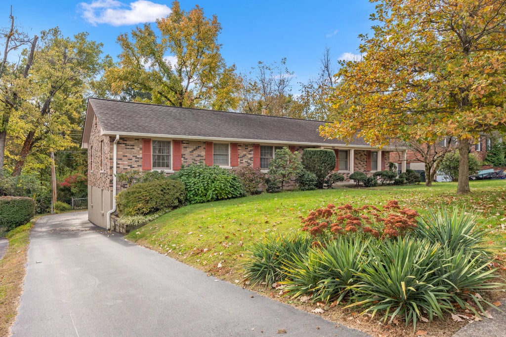 3086 Montavesta Road, Lexington