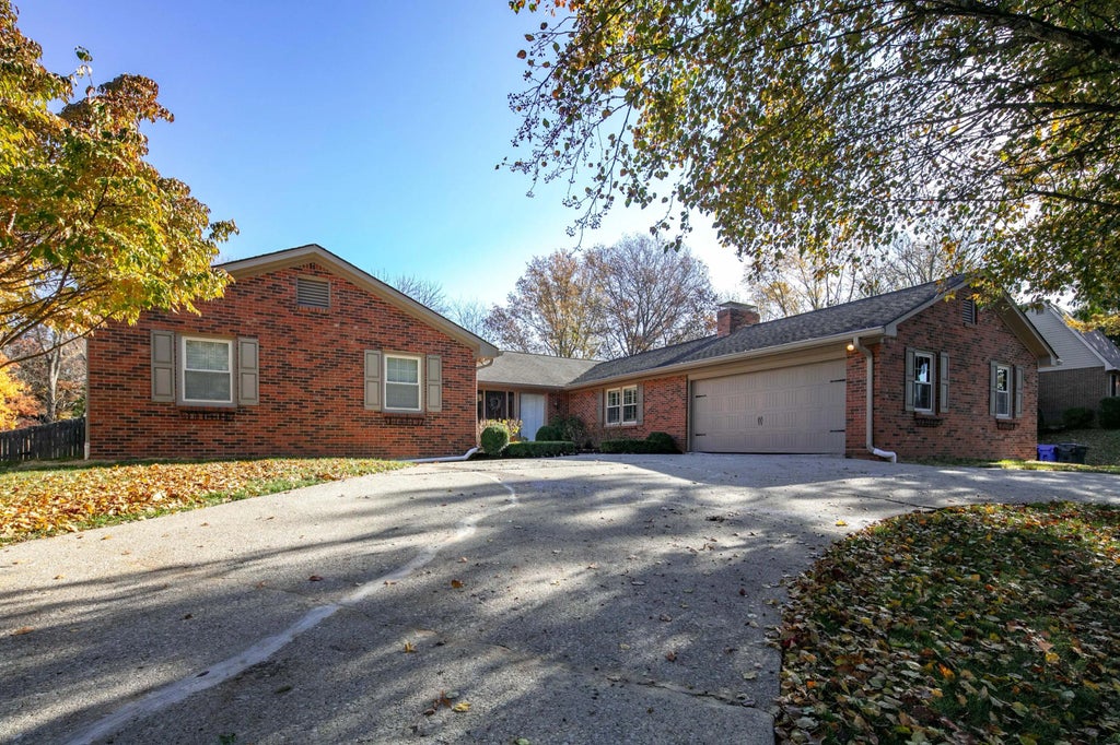 2051  Bridgeport Drive, Lexington