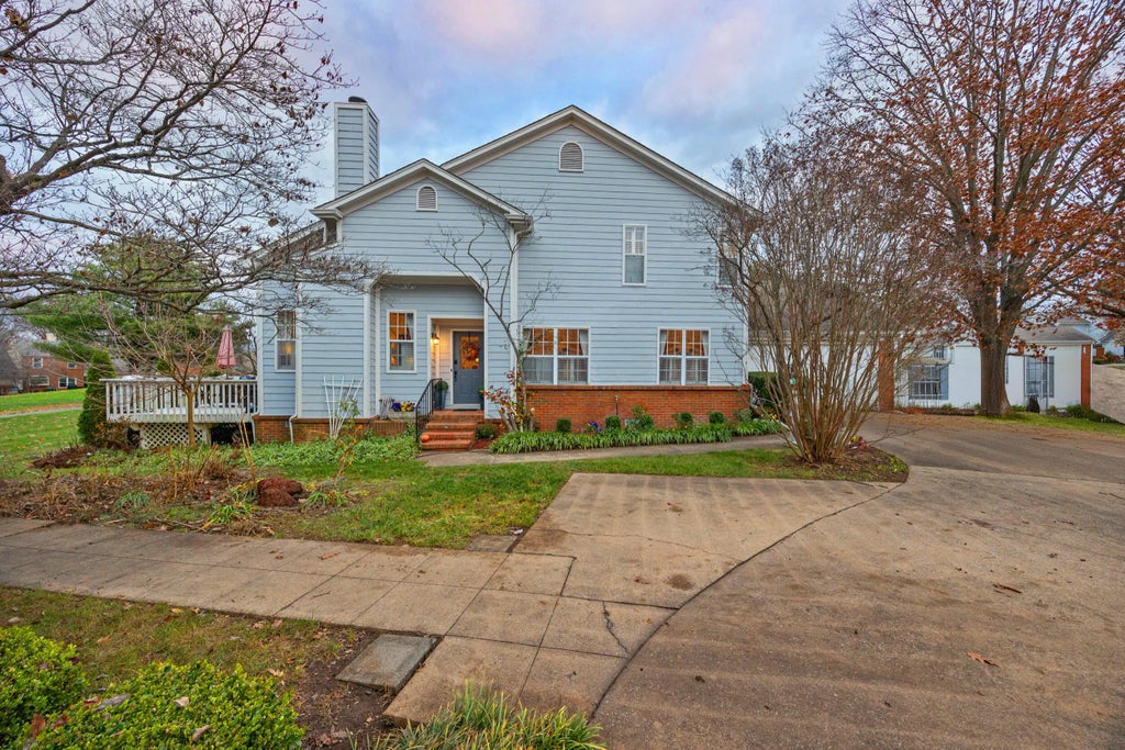 1052  Griffin Gate Drive, Lexington