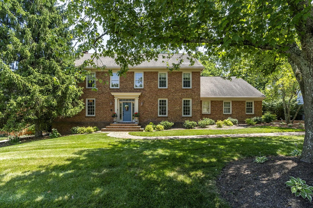 2132 Woodmont Drive, Lexington