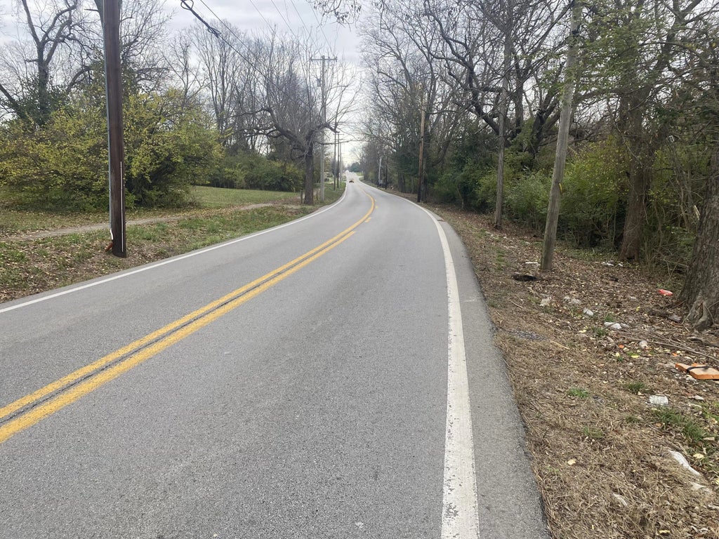 892 Tyrone Pike, Versailles