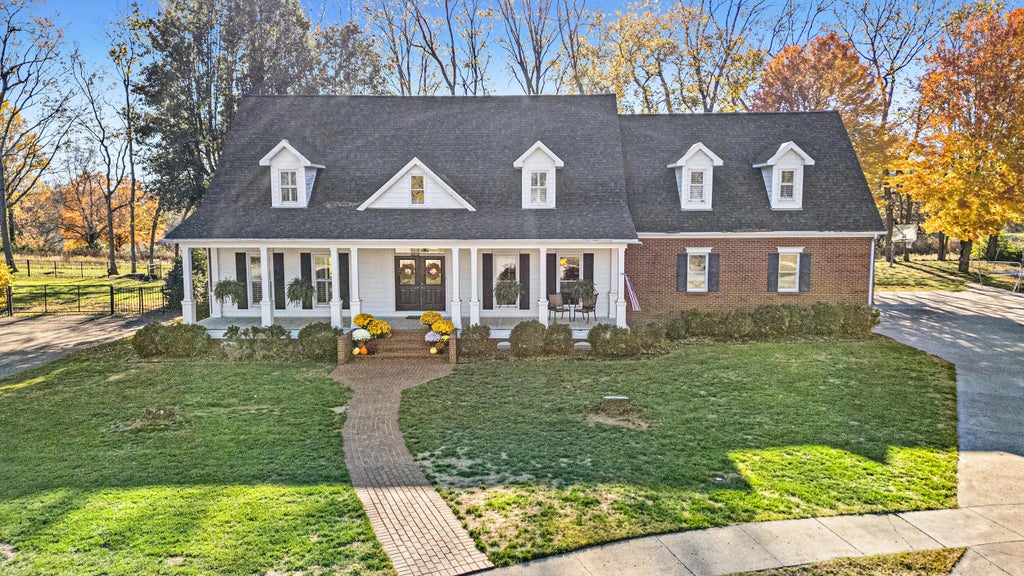 2005  Wyndamere Lane, Paris