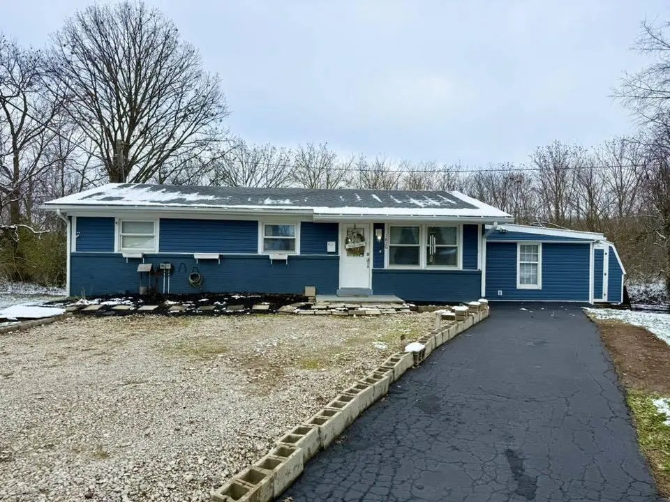 1870 Rio Vista Drive, Paris