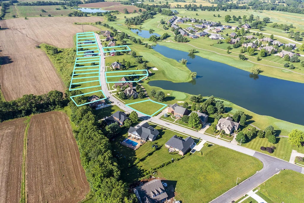 439 Houston Oaks Drive, Paris