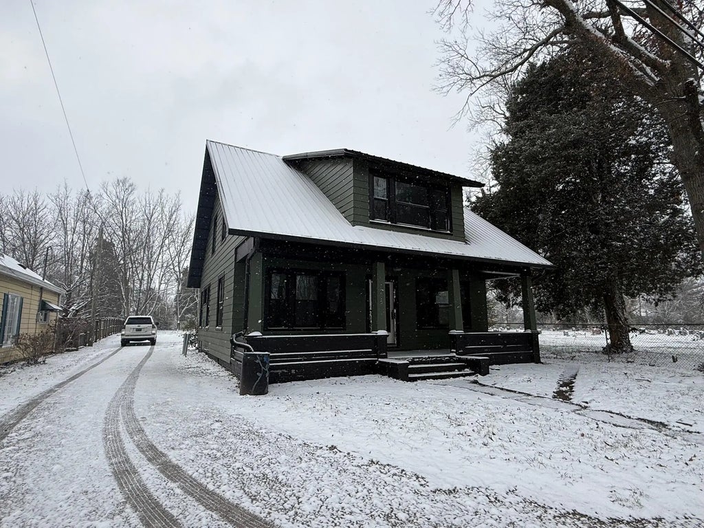 1912 Cypress Street, Paris