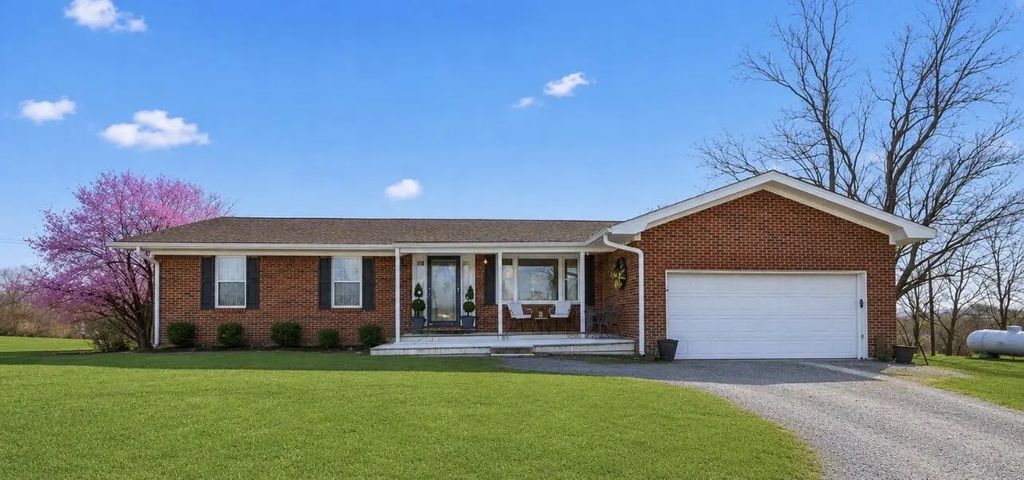 455 Davis Lane, Winchester