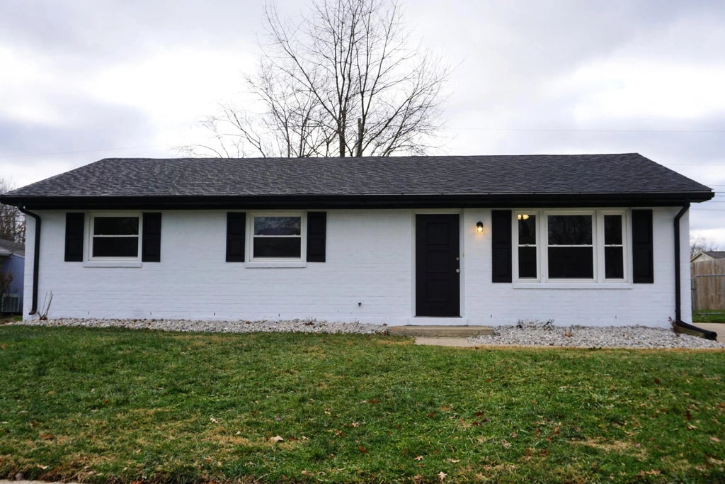 227 Lynnwood Drive, Versailles