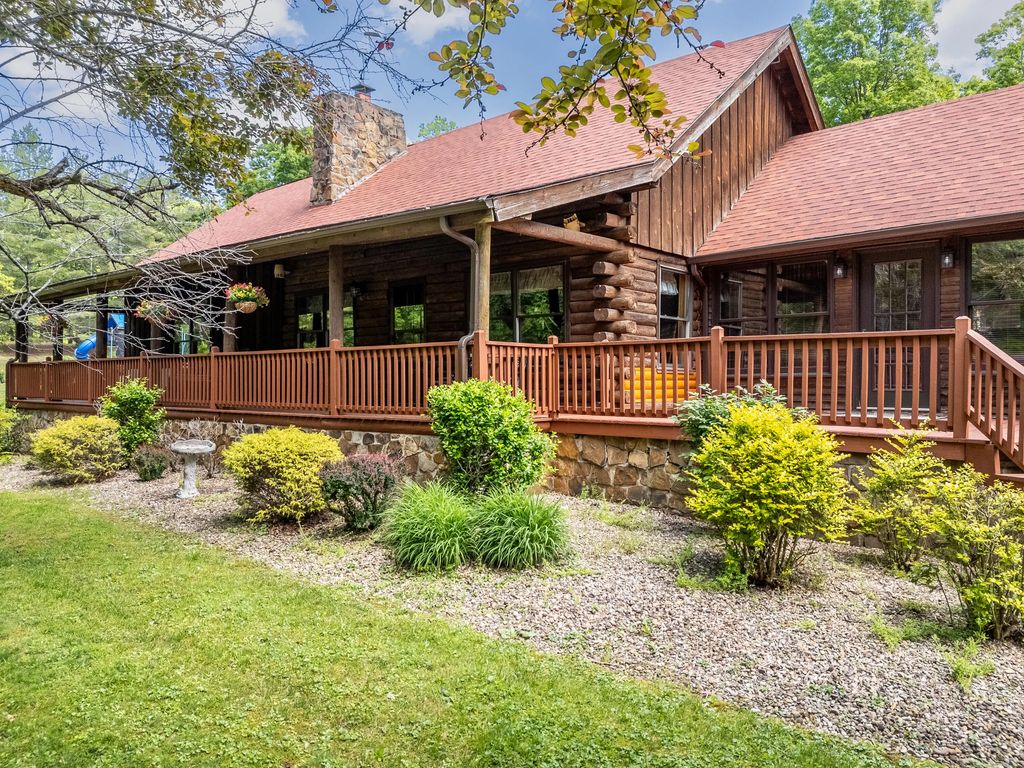 435 Hunters Lane, Morehead