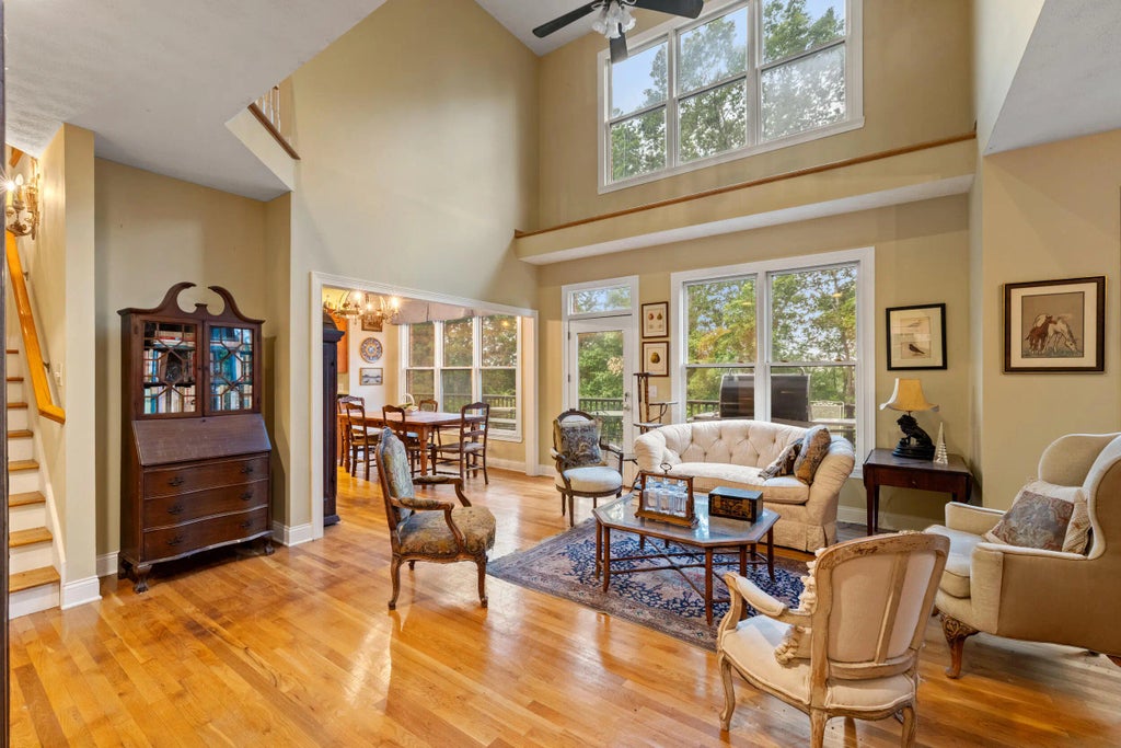 2309 Oregon Road, Versailles