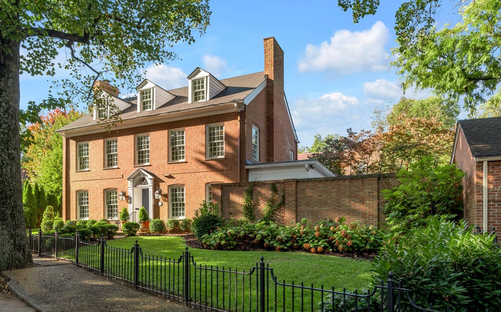 558 Central Avenue, Lexington