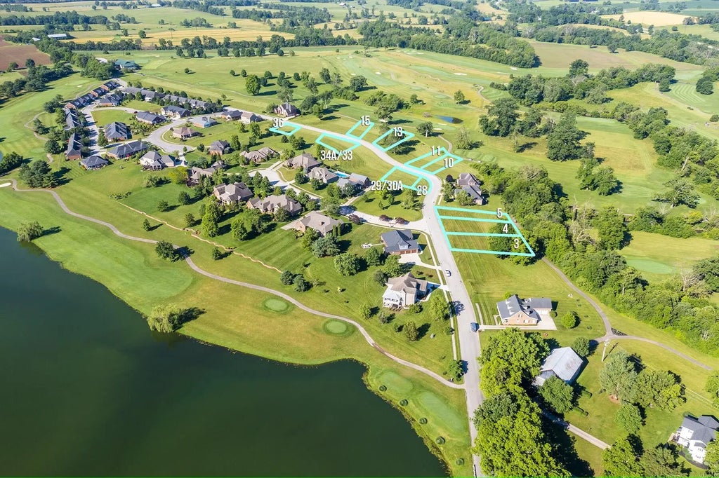 532 Houston Oaks Drive, Paris