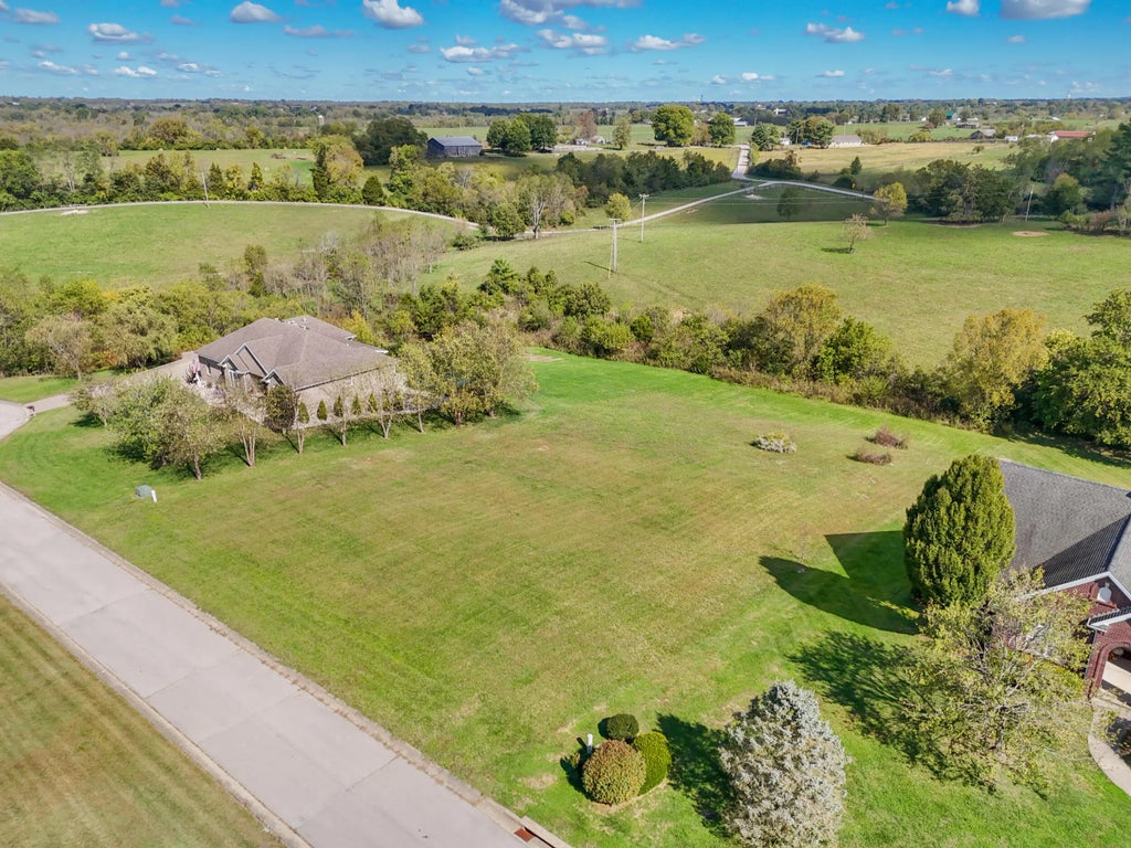 1005 Scotts Way, Versailles