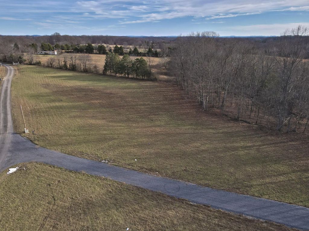 1 Dockery Road, Russell Springs